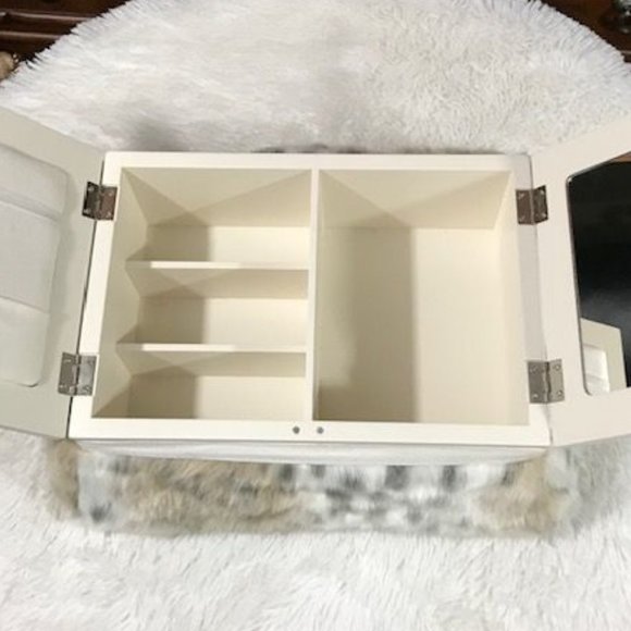 Snow Leopard Faux Fur Double Door 'K' Four Compartment Mirrored Storage Box - Picture 9 of 12